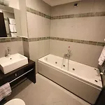 Palace 4*